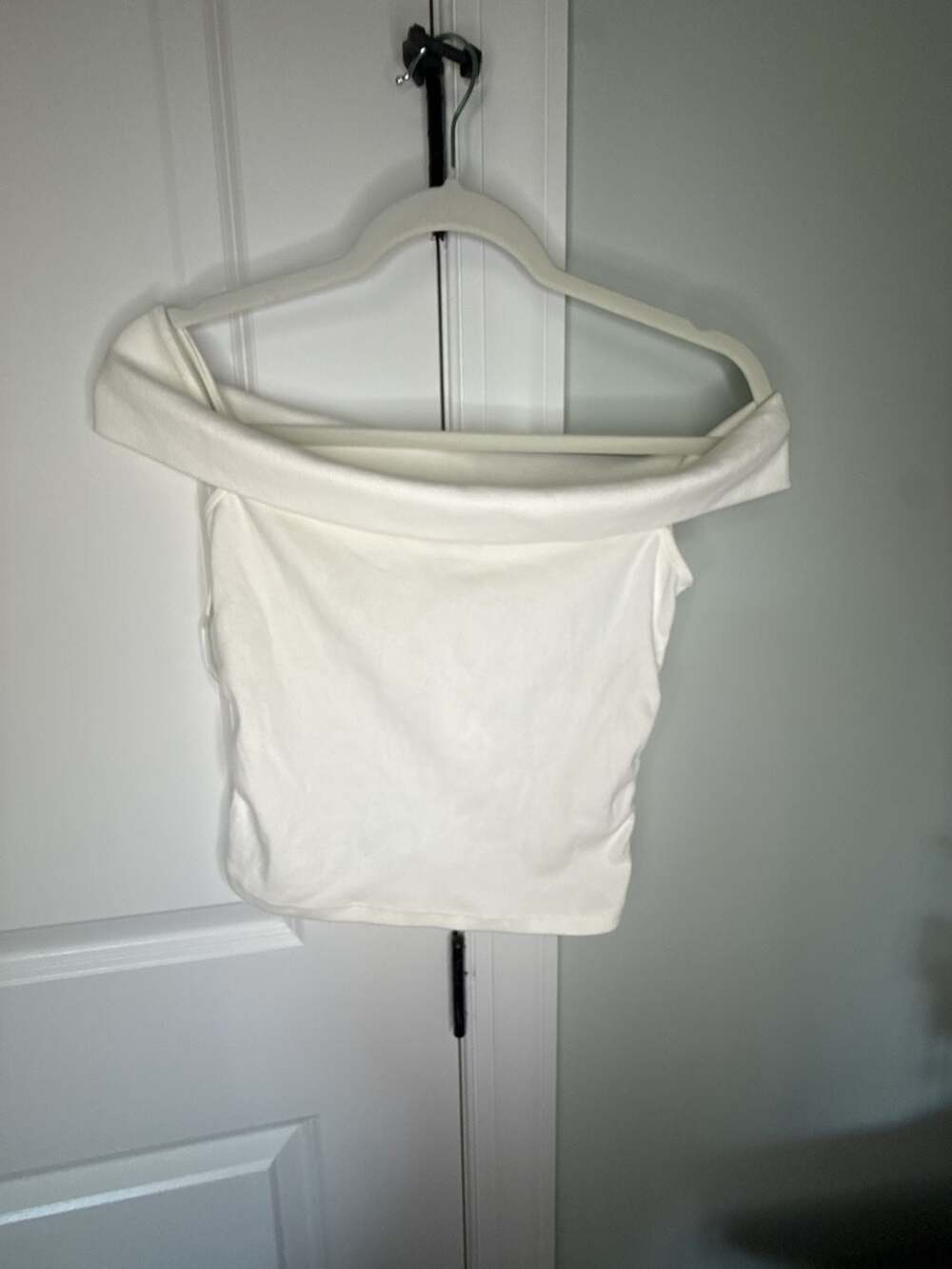 Urban Revivo Off-The-Shoulder White Ribbed Top Size M